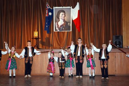 Najmłodsze Lajkoniki na scenie...a Kościuszko patrzy z nieba...